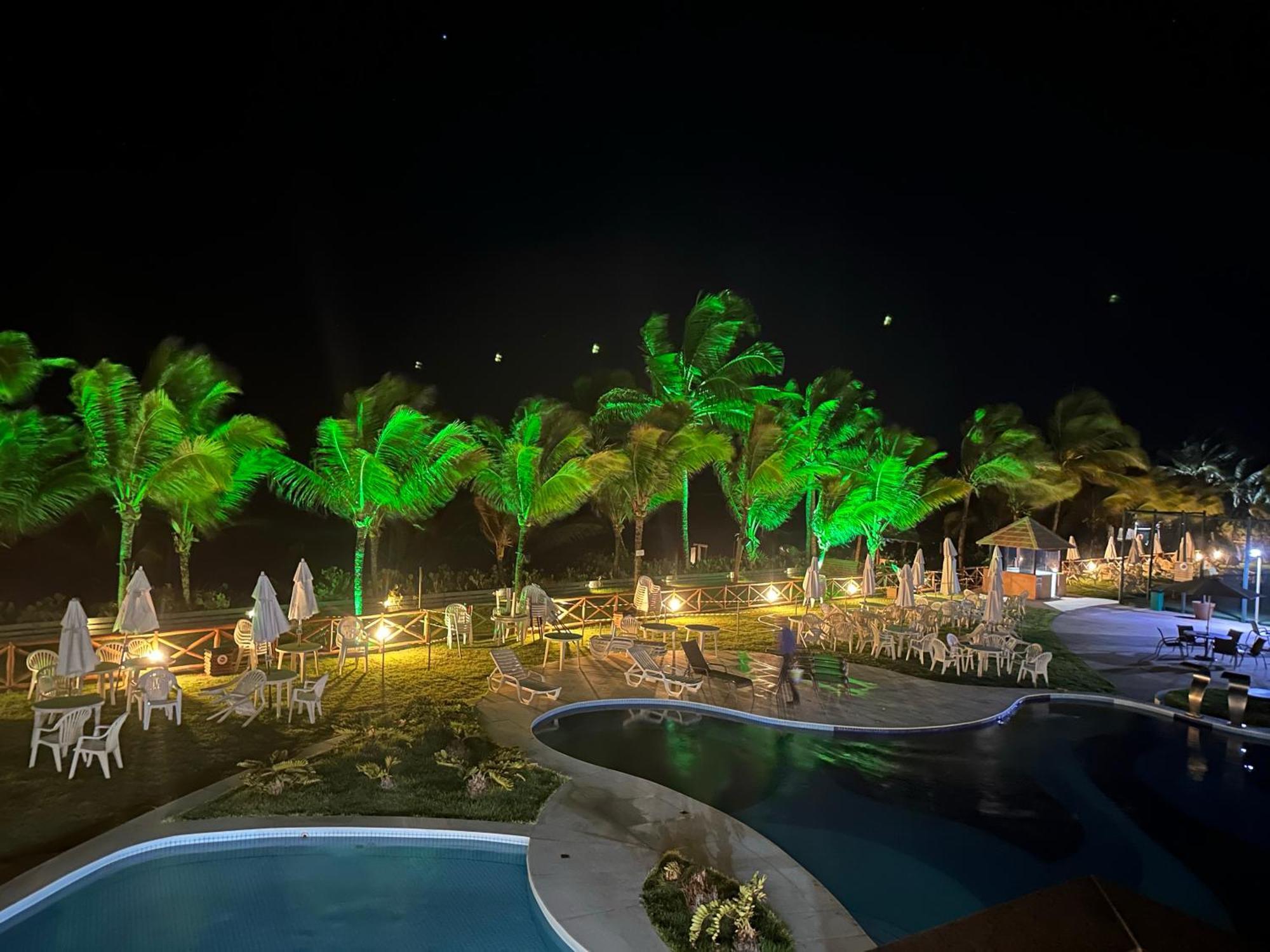 Flat Guarajuba 4 Quartos Terreo A Beira Mar - Pe Na Areia - Governanca Com Arrumadeira E Wi Fi Inclusos Camassari Exteriér fotografie